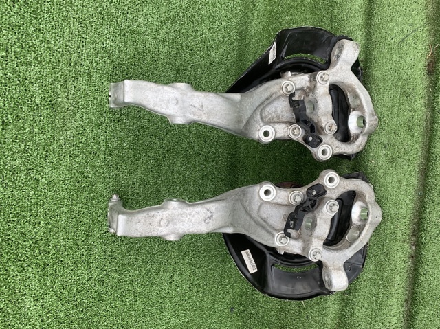Кулак поворотный передний левый A2223321901 MERCEDES