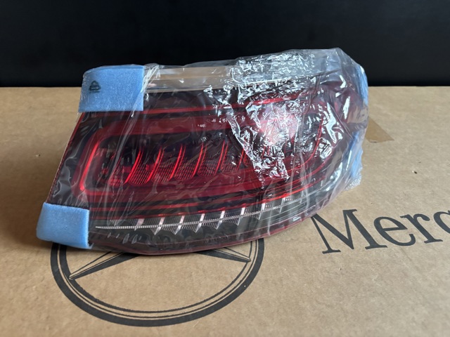 Правый стоп A2539060702 MERCEDES