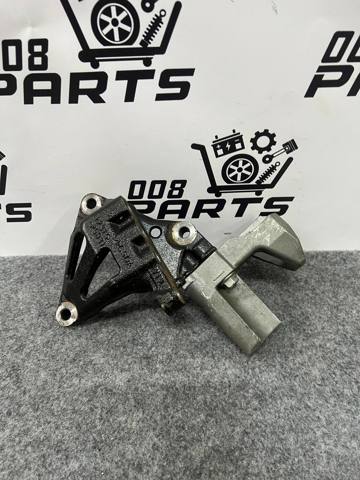 Кронштейн подушки (опоры) двигателя, правой 1231525031 TOYOTA