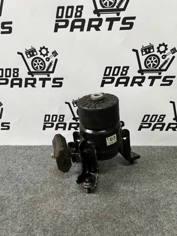 Кронштейн опоры двигателя 1236125090 TOYOTA