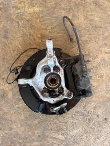 Цапфа передняя левая 432020E010 TOYOTA