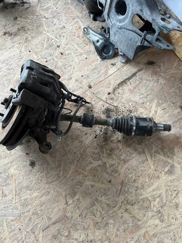 Кулак поворотный передний левый 4321233130 TOYOTA