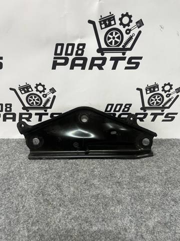 Кронштейн передней балки 522570R040 TOYOTA