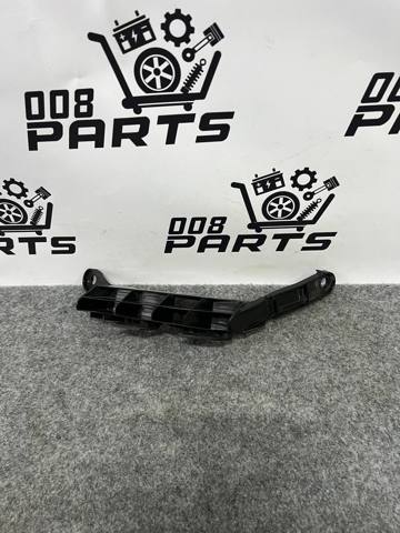 Левое крепление заднего бампера 5256342050 TOYOTA