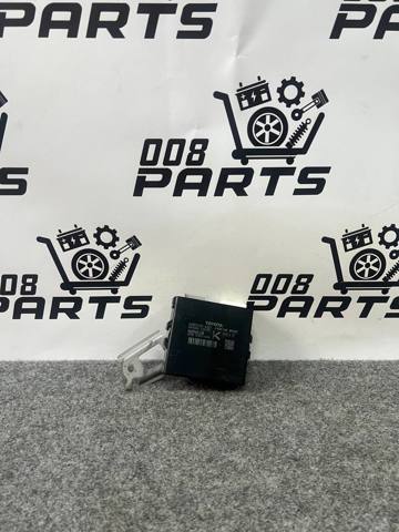 Блок управления электромеханического стояночного тормоза 8905042030 TOYOTA