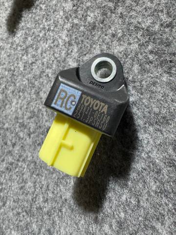 Датчик Айрбег передний 898310E160 TOYOTA