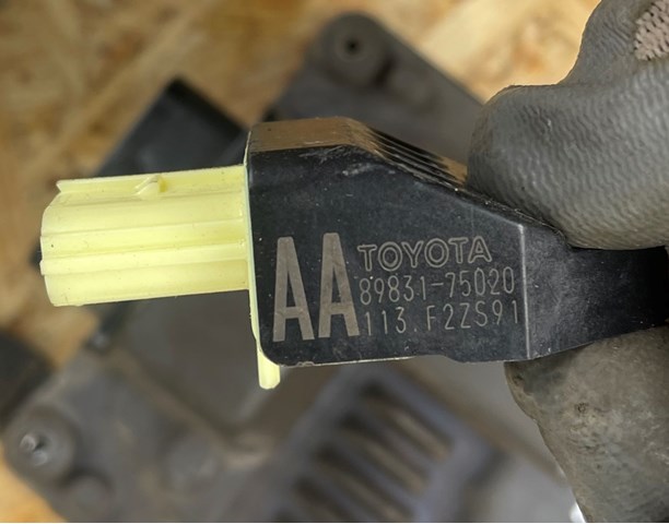 Датчик подушки безопасности 8983175020 TOYOTA