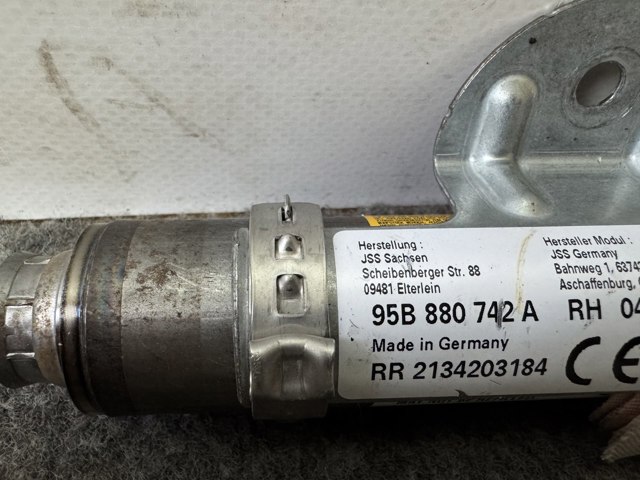 95B880742 PORSCHE Шторка боковая, правая купить в Хмельницкий