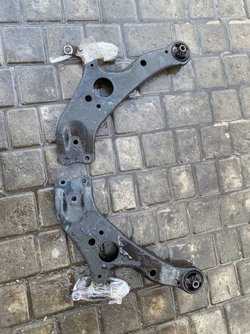 TOYOTA 4806908040 Рычаг передней подвески нижний левый в наличии Каменское