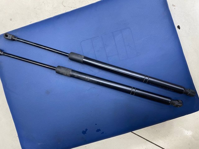 Амортизатор двери багажника 6895008022 TOYOTA