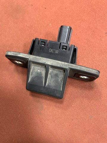 MAZDA KB7W624B0 Кнопка привода замка крышки багажника (двери 3/5-й (ляды) в наличии Одесса