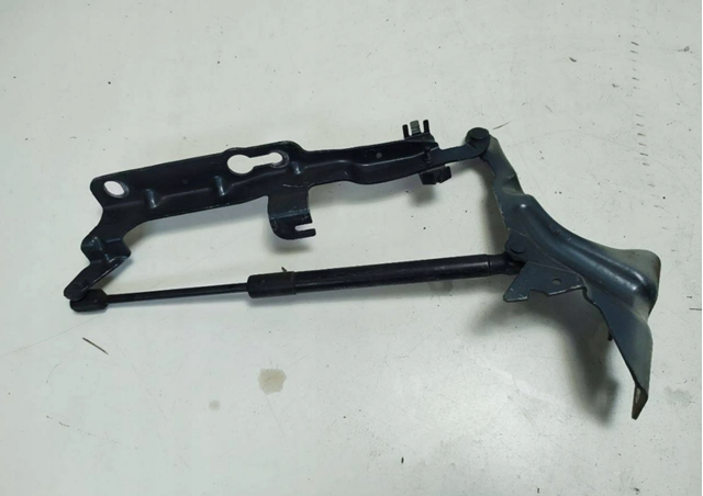 31352879 VOLVO Петля капота правая купить в Черкассы