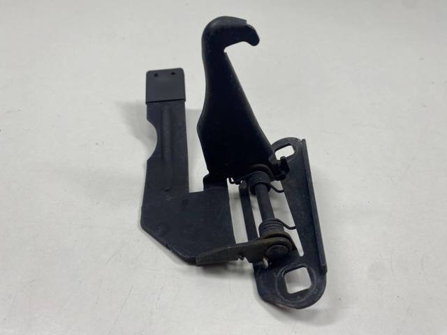 Навеска и упор капота LR035401 LAND ROVER