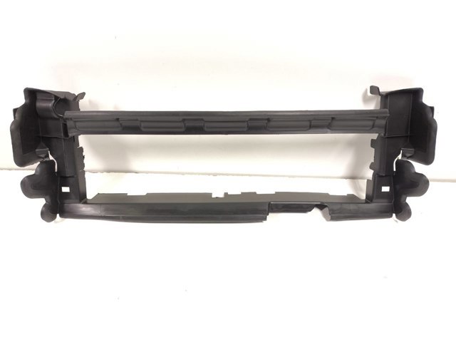 Воздуховод радиатора LR048041 LAND ROVER