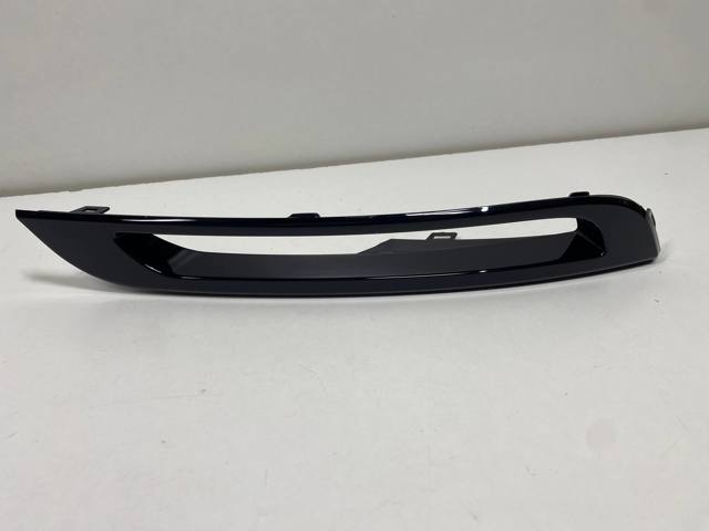 Ободок (окантовка) фары противотуманной левой LR094993 LAND ROVER