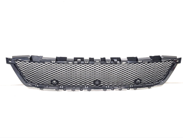 Решетка бампера переднего центральная LR106782 LAND ROVER