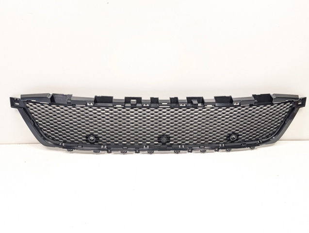 LR106782 LAND ROVER Решетка бампера переднего центральная купить в Винница