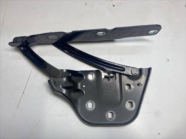 Правая петля капота  LR111644 LAND ROVER