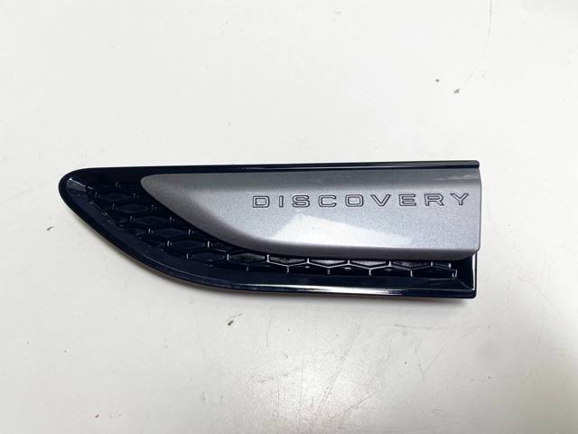 Накладка переднего правого крыла LR127382 LAND ROVER