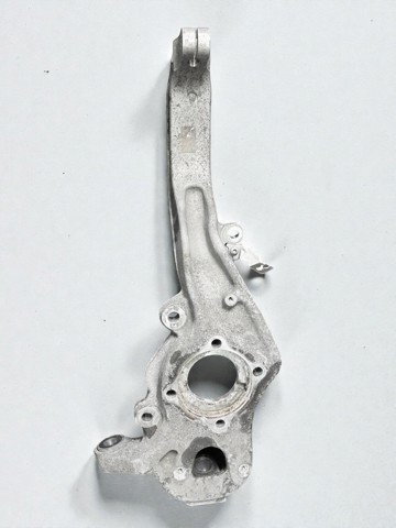 Цапфа поворотная правая LR138444 LAND ROVER