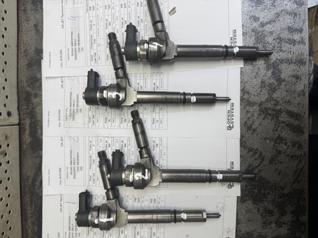 Форсунка впрыска топлива 0445110175 BOSCH
