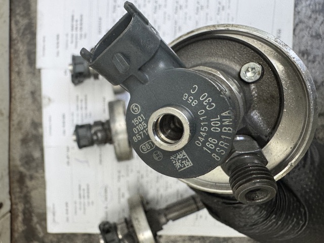 Форсунка дизельная в сборе 0445110856 BOSCH