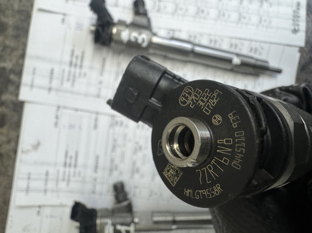 Форсунка дизельная в сборе 0445110939 BOSCH