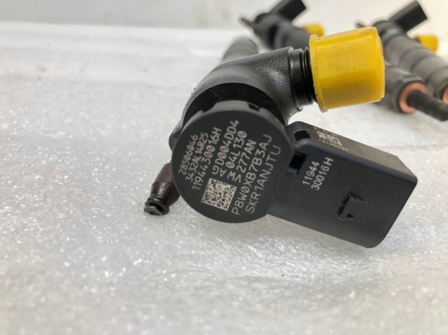 Форсунка дизельная в сборе 04L130277AN VAG