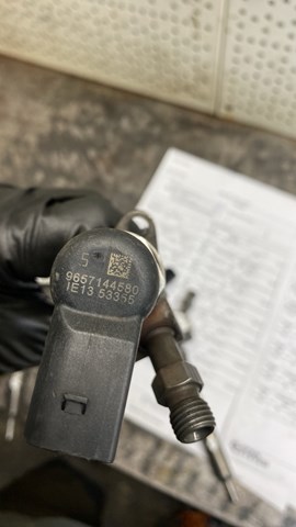 Форсунка дизельная в сборе Ситроен С8