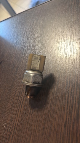 Датчик давления топлива 03L906051 VAG