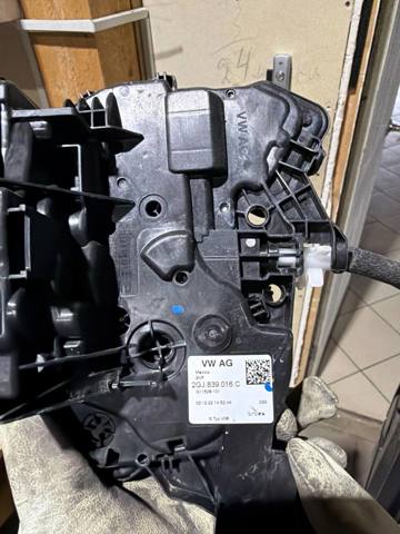 Замок задней двери, правой 2GJ839016C VAG