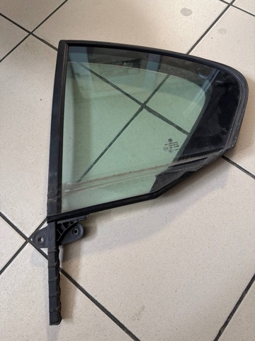 Задняя форточка левая 3G5845213 VAG