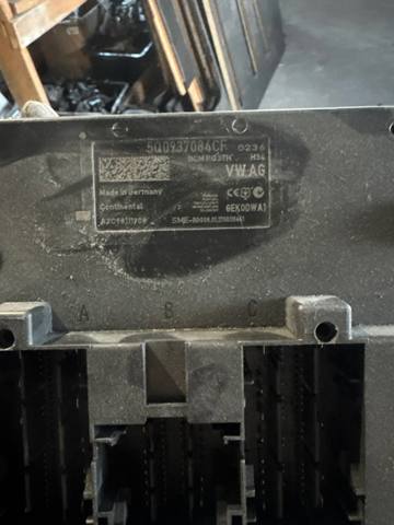 Модуль управления (ЭБУ) бортовой сетью 5Q0937084CF VAG