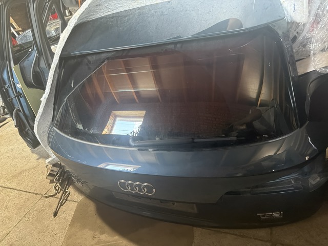 Крышка багажника 80A827025D VAG