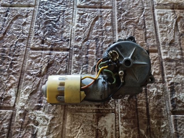 Стеклоочиститель двери задка 0390201402 BOSCH