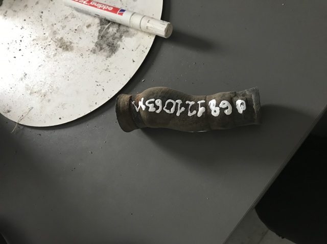 Патрубок системи охолодження Фольксваген Джетта II