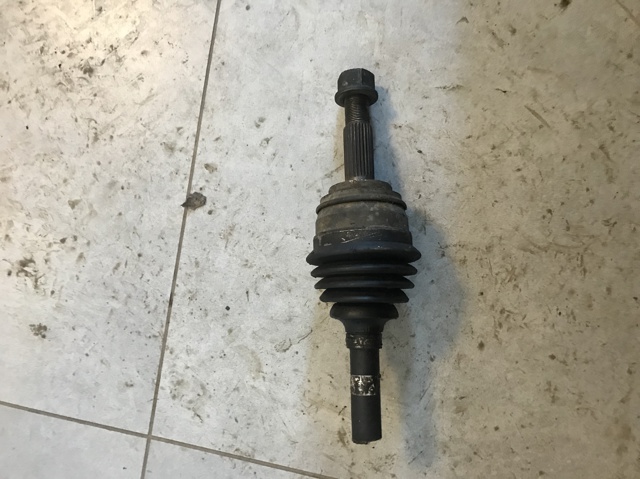 Привод правый 3910095F0C NISSAN