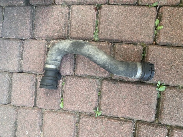 Нижний патрубок радиатора 4F0121055F VAG