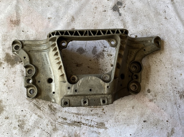 Крепление коробки передач 4F0399263AD VAG
