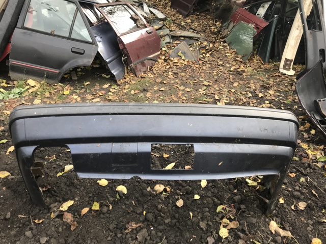 Задний бампер 51128111939 BMW