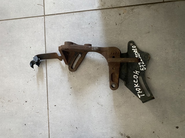 Кронштейн насоса г/у руля 572262D010 HYUNDAI