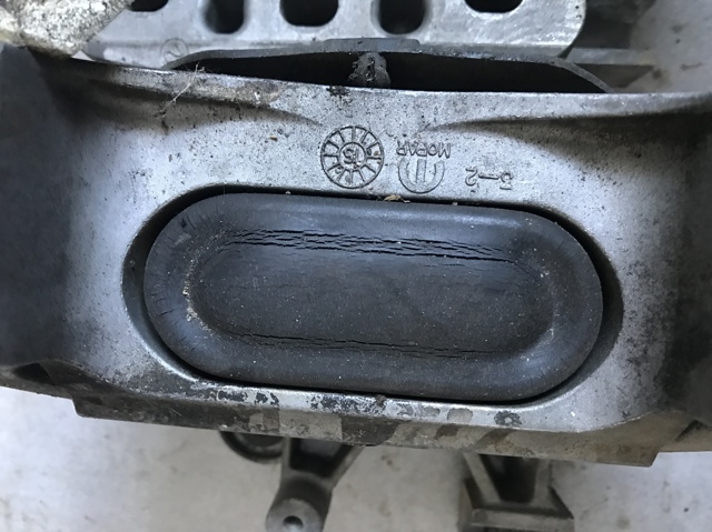 Правая опора ДВС 68245567AA CHRYSLER