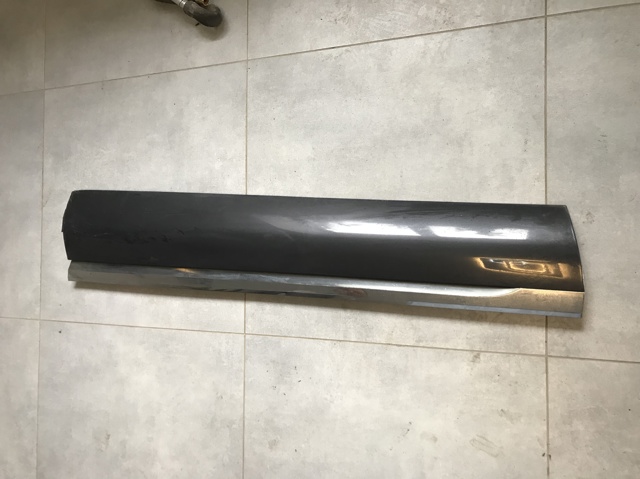 Накладка двери передней левой 7P6854939H VAG