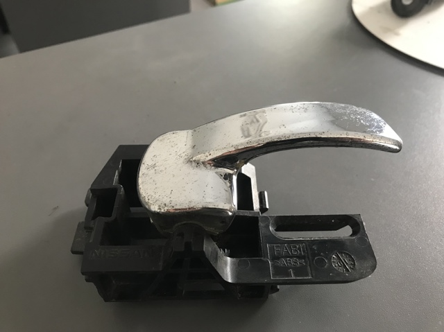 Ручка двери передней внутренняя правая 80670JD08449 NISSAN