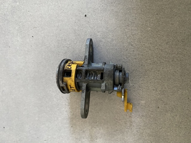 Замок и ручка двери задка 812502FG00 HYUNDAI