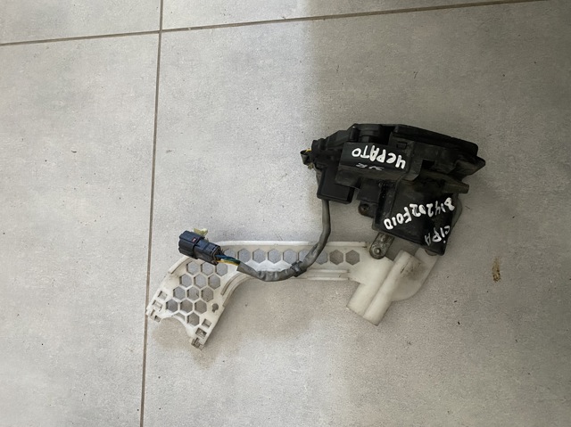 Замок задней двери, правой 814202F010 HYUNDAI