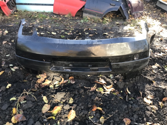 Задний бампер 8200238323 RENAULT