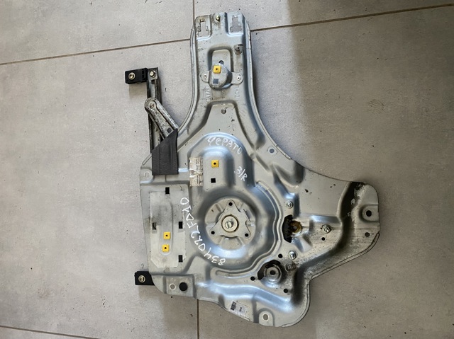 Стеклоподъемник задней правой двери 834022F010 HYUNDAI