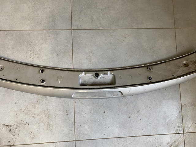 Антикрыло на багажник 872502F500 HYUNDAI