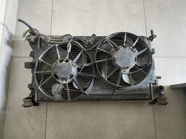 Радиатор охлаждения 98AB8005DE FORD